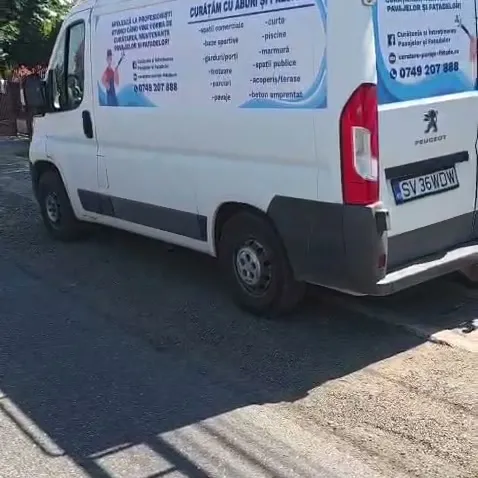 Dubița echipei noastre, echipată pentru curățare cu presiune, la o lucrare din Suceava