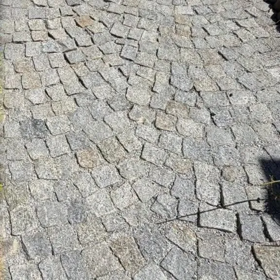 Alee din piatră cubică de granit, înainte și după curățare